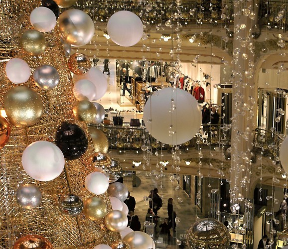 An art fair and the magic of Christmas in Paris