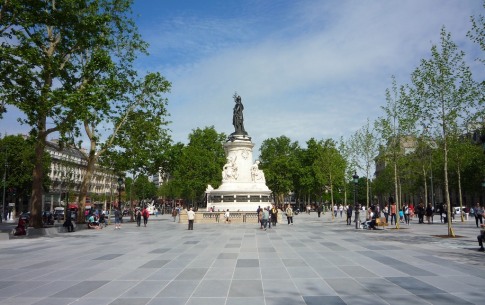 La Place de la République, aux pieds de Marianne